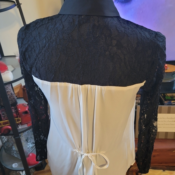 EXpress Lace two tone blouse and draw string back - Picture 5 of 10
